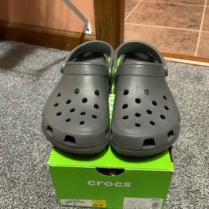 CROCS women’s size 8-men’s size 6
Unisex slate grey
